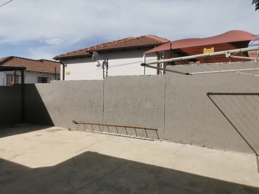 To Let 2 Bedroom Property for Rent in Cosmo City Gauteng