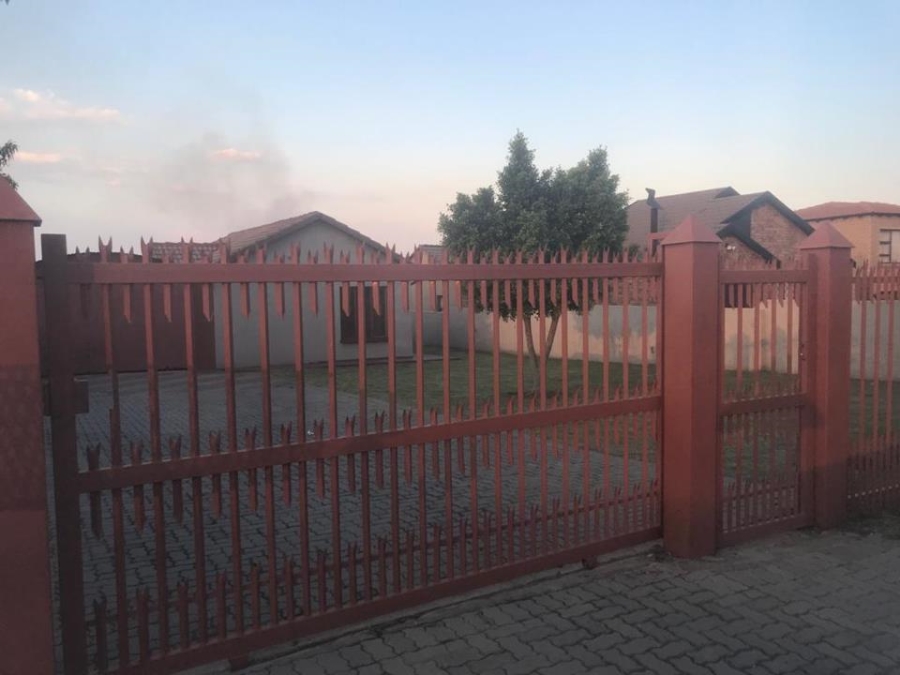 To Let 3 Bedroom Property for Rent in Norkem Park Gauteng