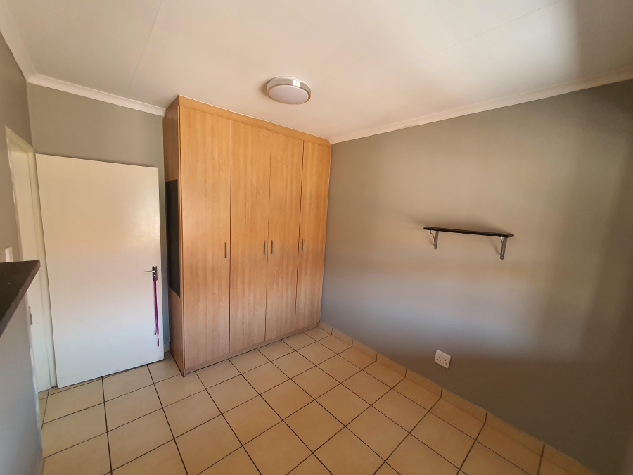 To Let 2 Bedroom Property for Rent in Forest Hill Gauteng