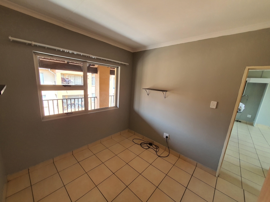 To Let 2 Bedroom Property for Rent in Forest Hill Gauteng