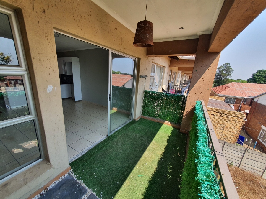 To Let 2 Bedroom Property for Rent in Forest Hill Gauteng