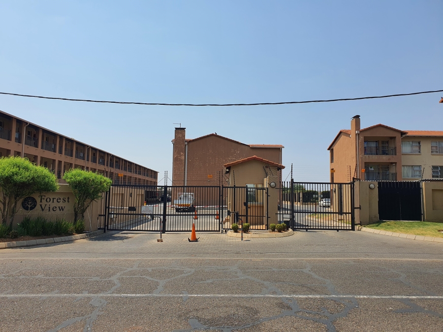 To Let 2 Bedroom Property for Rent in Forest Hill Gauteng