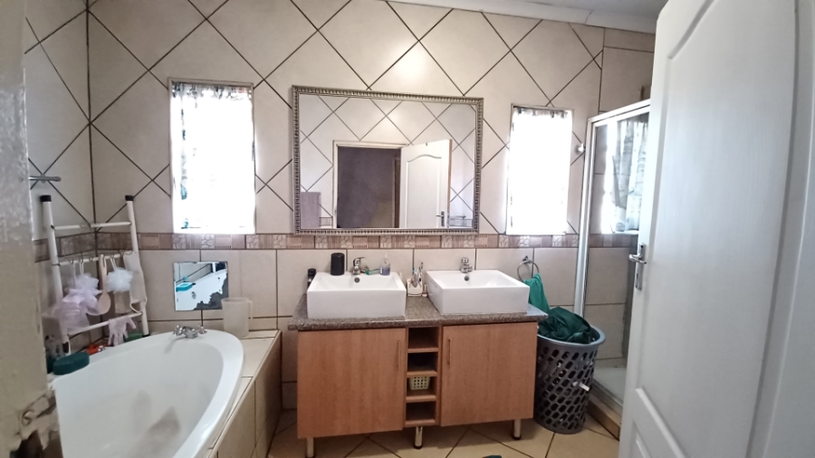 4 Bedroom Property for Sale in Vanderbijlpark SE 6 Gauteng