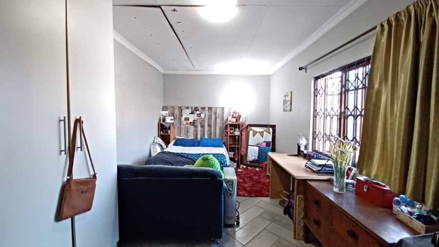 4 Bedroom Property for Sale in Vanderbijlpark SE 6 Gauteng