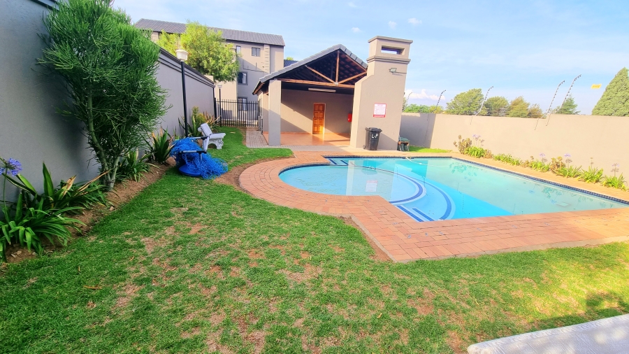 To Let 2 Bedroom Property for Rent in Noordwyk Gauteng