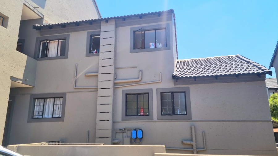 To Let 2 Bedroom Property for Rent in Noordwyk Gauteng