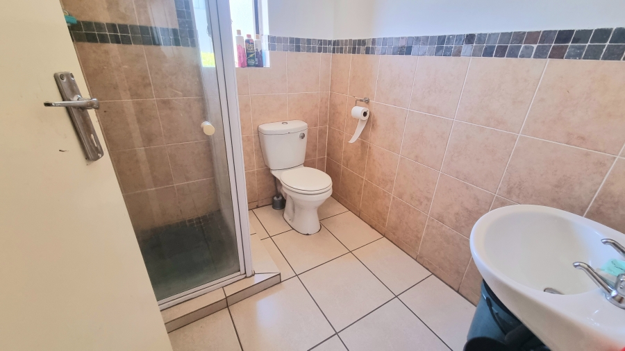 To Let 2 Bedroom Property for Rent in Noordwyk Gauteng