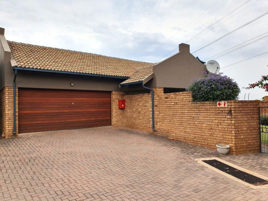 3 Bedroom Property for Sale in The Wilds Gauteng