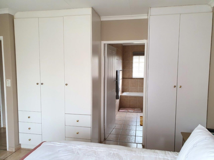 3 Bedroom Property for Sale in The Wilds Gauteng