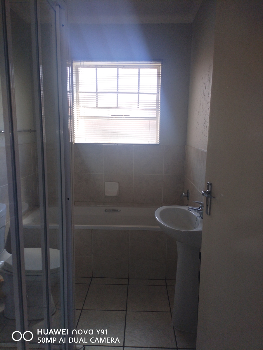 To Let 2 Bedroom Property for Rent in Rynfield A H Gauteng