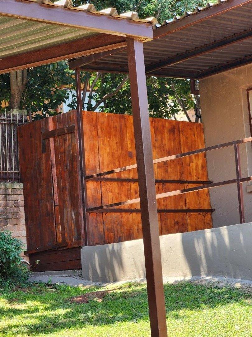 To Let 2 Bedroom Property for Rent in Roodekrans Gauteng