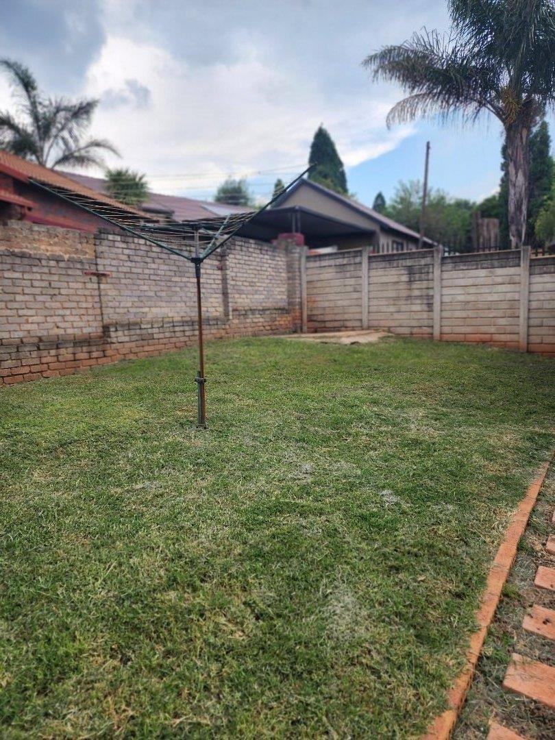 To Let 2 Bedroom Property for Rent in Roodekrans Gauteng