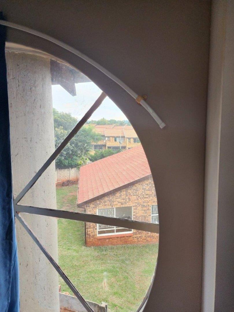 To Let 2 Bedroom Property for Rent in Roodekrans Gauteng