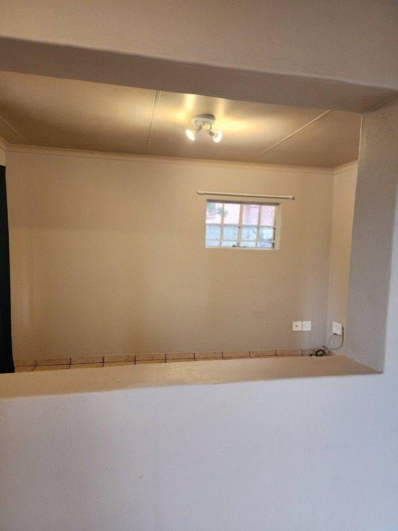 To Let 2 Bedroom Property for Rent in Roodekrans Gauteng