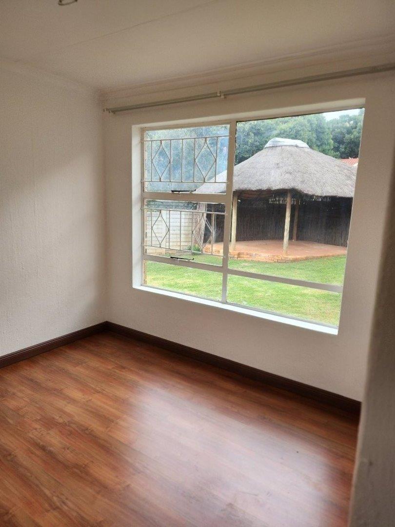 To Let 2 Bedroom Property for Rent in Roodekrans Gauteng