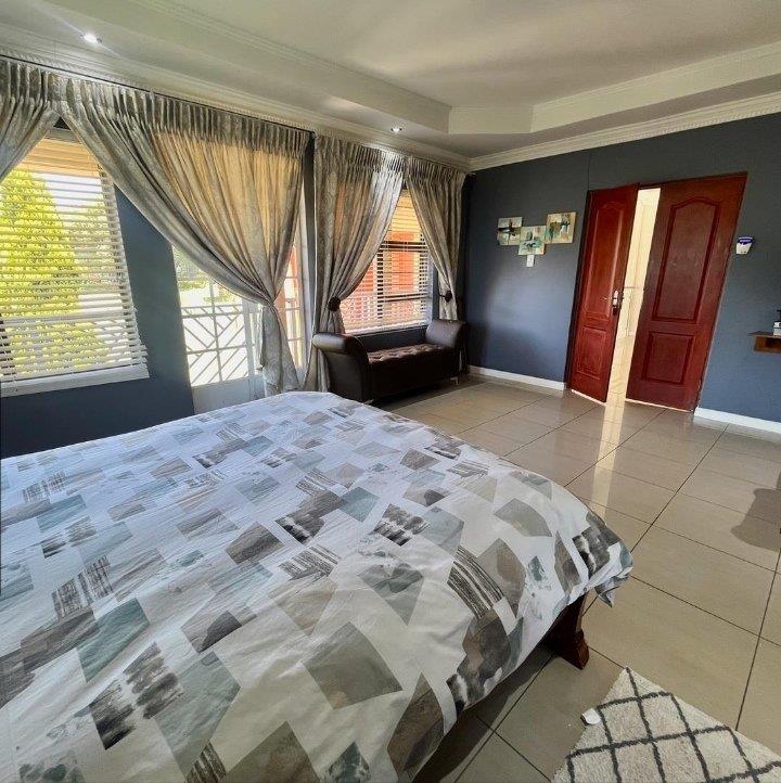 To Let 4 Bedroom Property for Rent in Glen Austin Gauteng