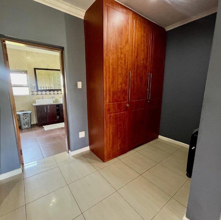 To Let 4 Bedroom Property for Rent in Glen Austin Gauteng