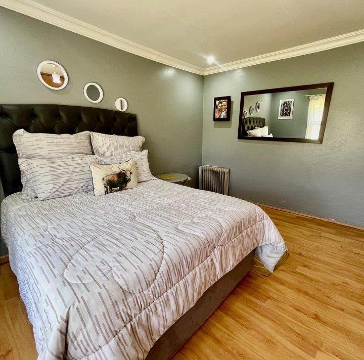 To Let 4 Bedroom Property for Rent in Glen Austin Gauteng