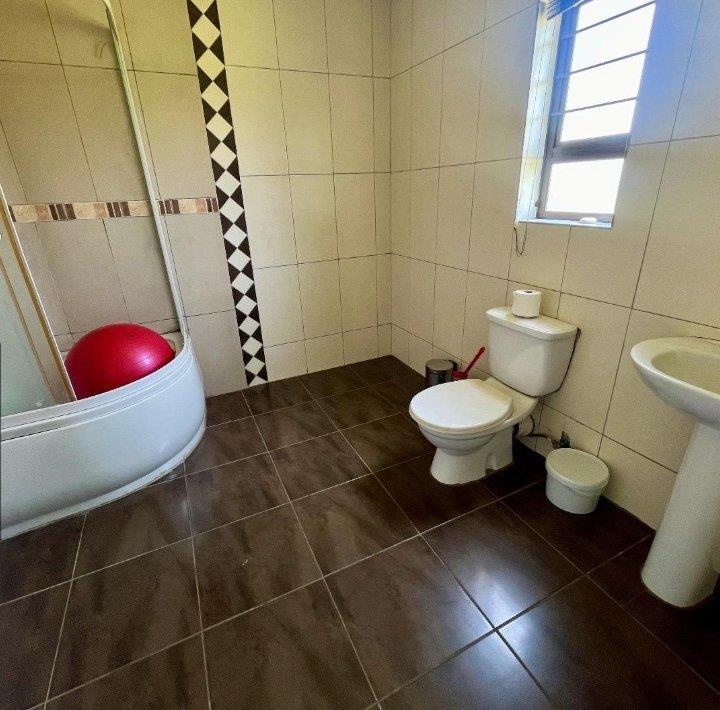 To Let 4 Bedroom Property for Rent in Glen Austin Gauteng