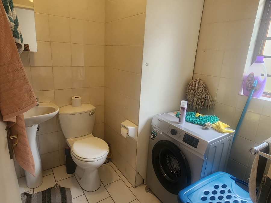 To Let 1 Bedroom Property for Rent in Parktown North Gauteng