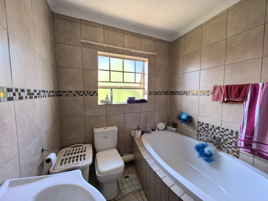 To Let 4 Bedroom Property for Rent in Montana Gauteng