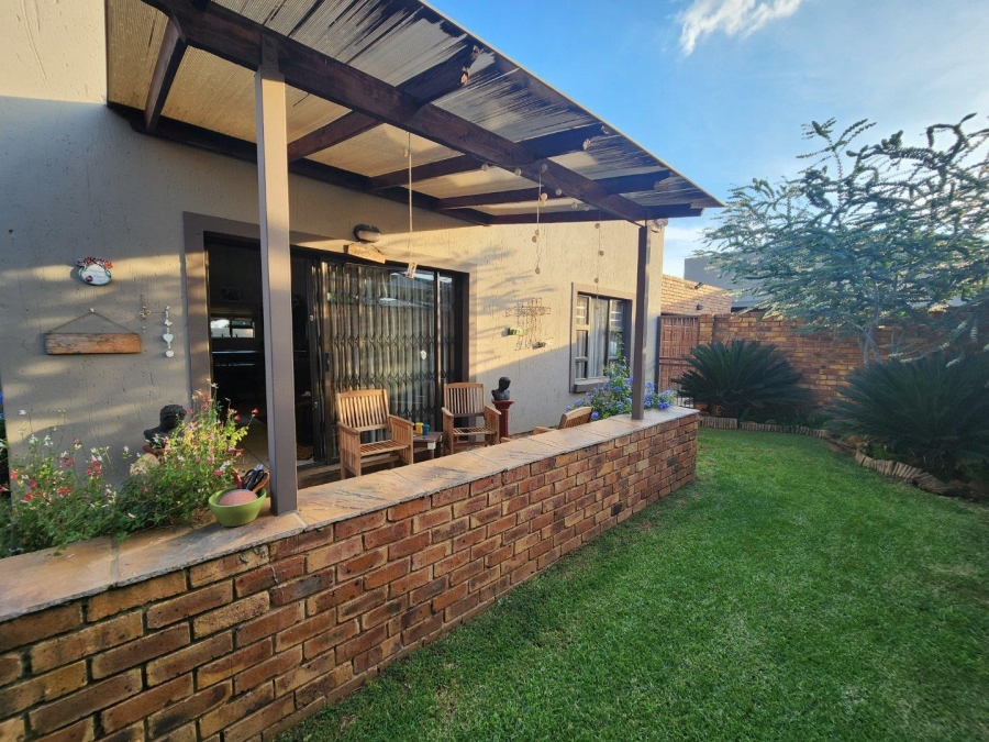 3 Bedroom Property for Sale in Kookrus Gauteng