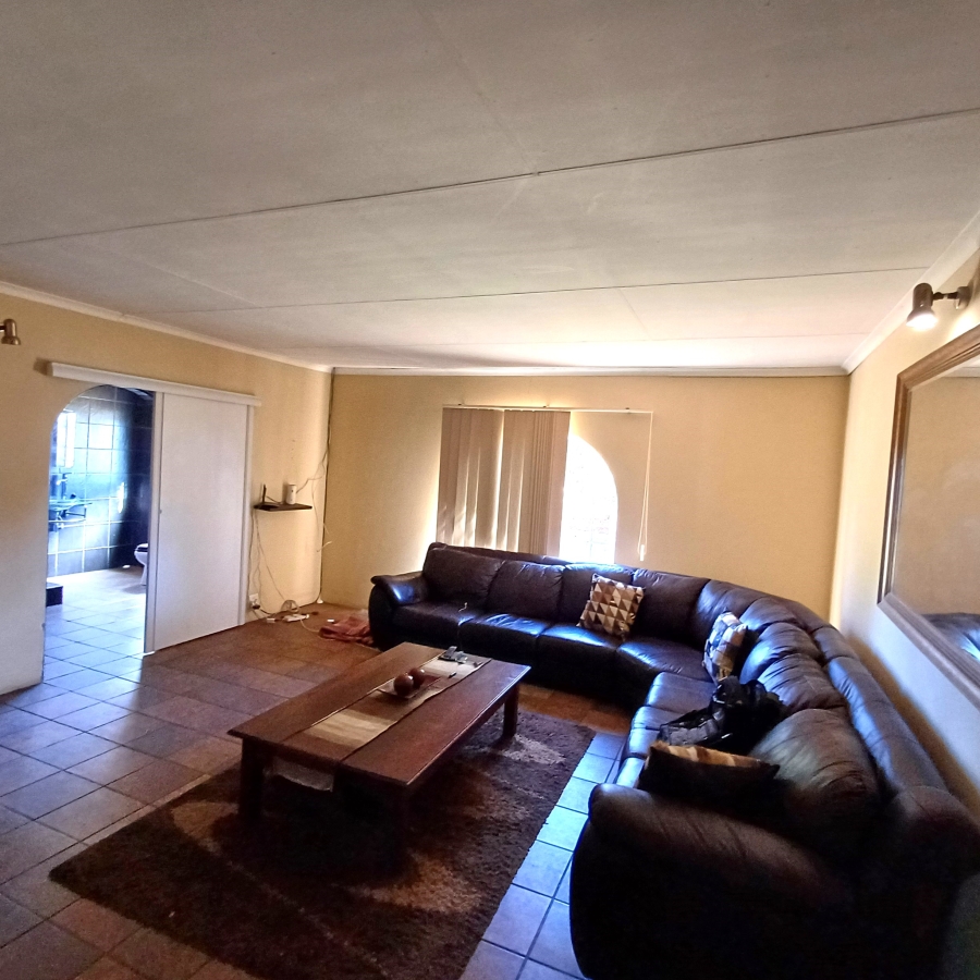 4 Bedroom Property for Sale in Glen Donald A H Gauteng