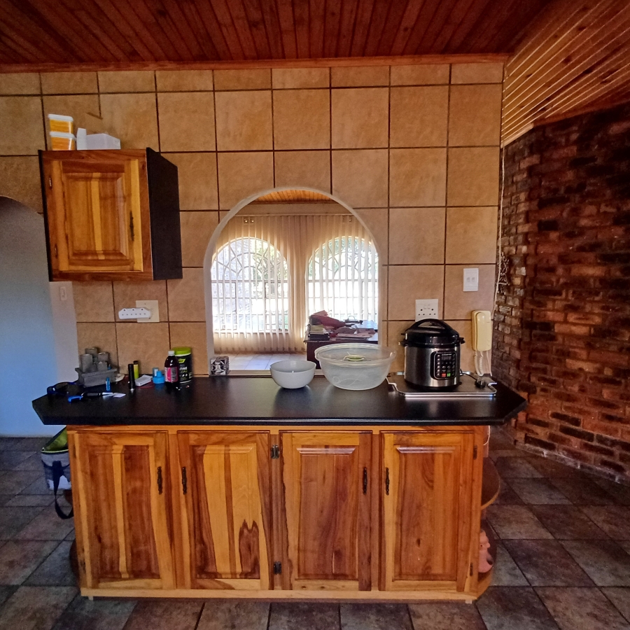 4 Bedroom Property for Sale in Glen Donald A H Gauteng