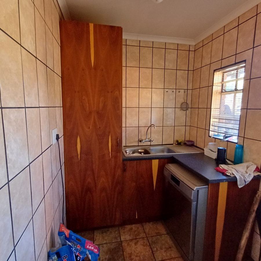 4 Bedroom Property for Sale in Glen Donald A H Gauteng