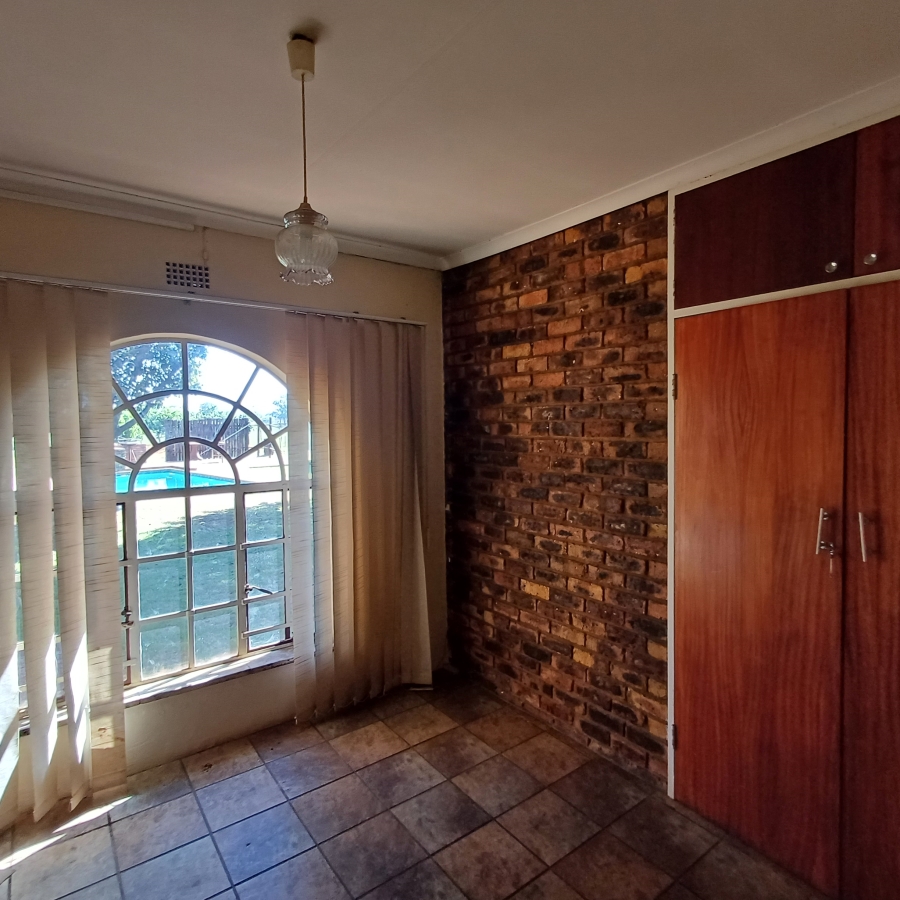 4 Bedroom Property for Sale in Glen Donald A H Gauteng