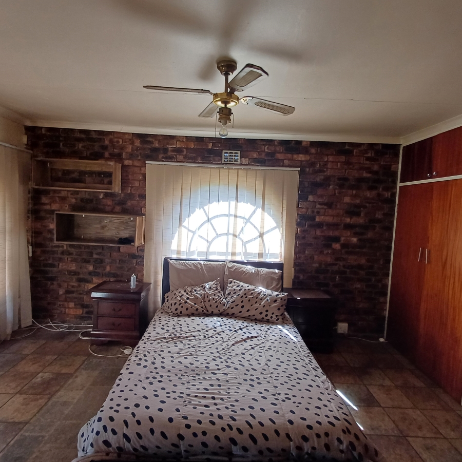 4 Bedroom Property for Sale in Glen Donald A H Gauteng