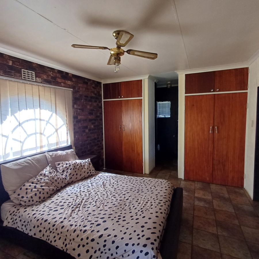 4 Bedroom Property for Sale in Glen Donald A H Gauteng