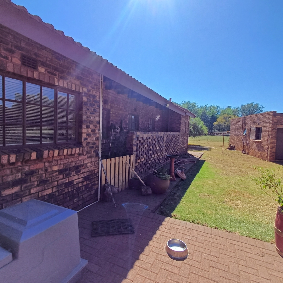 4 Bedroom Property for Sale in Glen Donald A H Gauteng