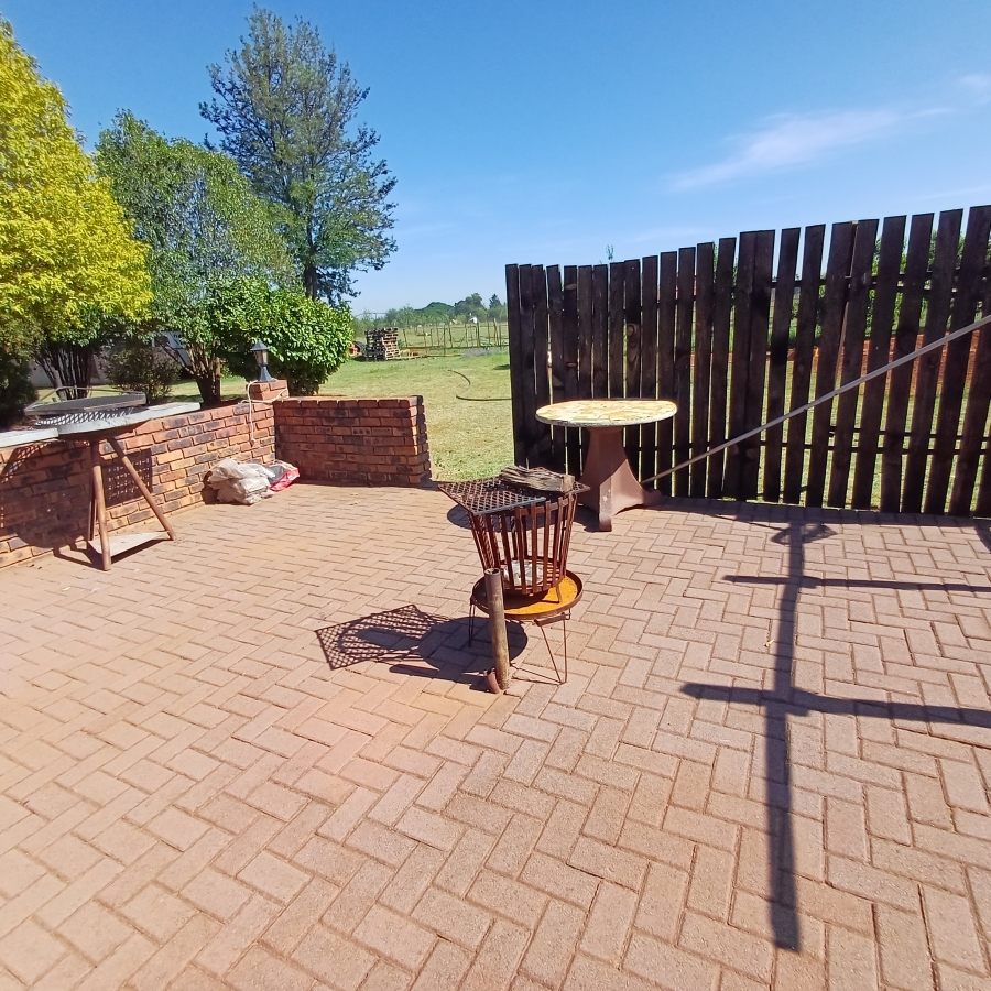 4 Bedroom Property for Sale in Glen Donald A H Gauteng