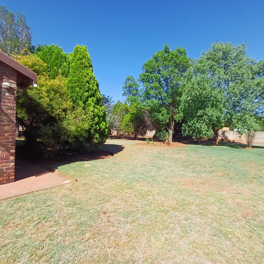 4 Bedroom Property for Sale in Glen Donald A H Gauteng