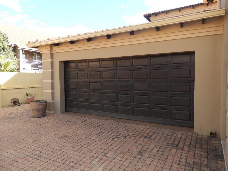 2 Bedroom Property for Sale in Three Rivers Proper Gauteng