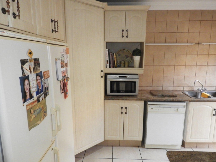 2 Bedroom Property for Sale in Three Rivers Proper Gauteng