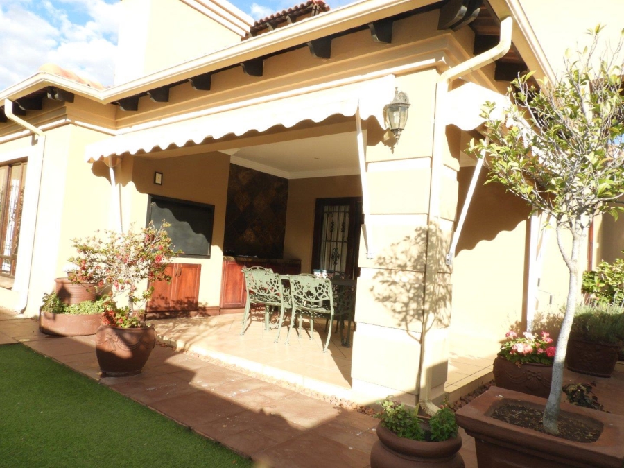 2 Bedroom Property for Sale in Three Rivers Proper Gauteng