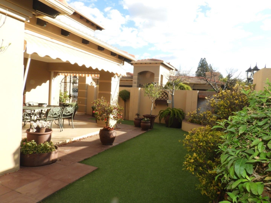 2 Bedroom Property for Sale in Three Rivers Proper Gauteng