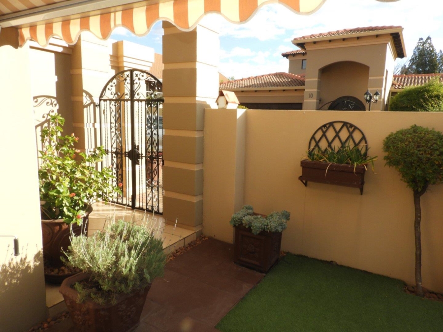 2 Bedroom Property for Sale in Three Rivers Proper Gauteng