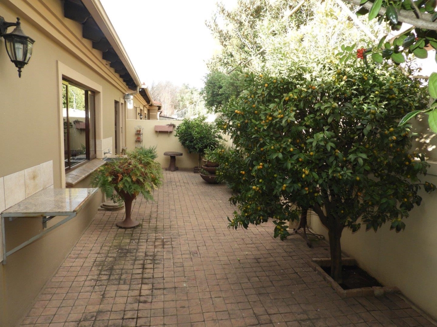 2 Bedroom Property for Sale in Three Rivers Proper Gauteng