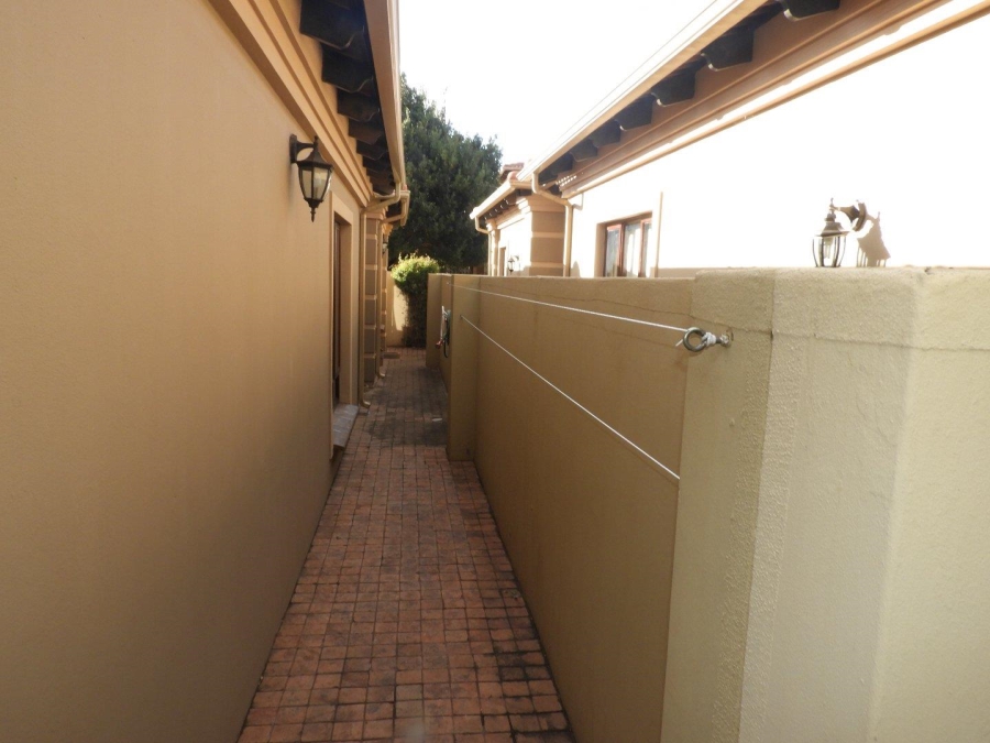 2 Bedroom Property for Sale in Three Rivers Proper Gauteng