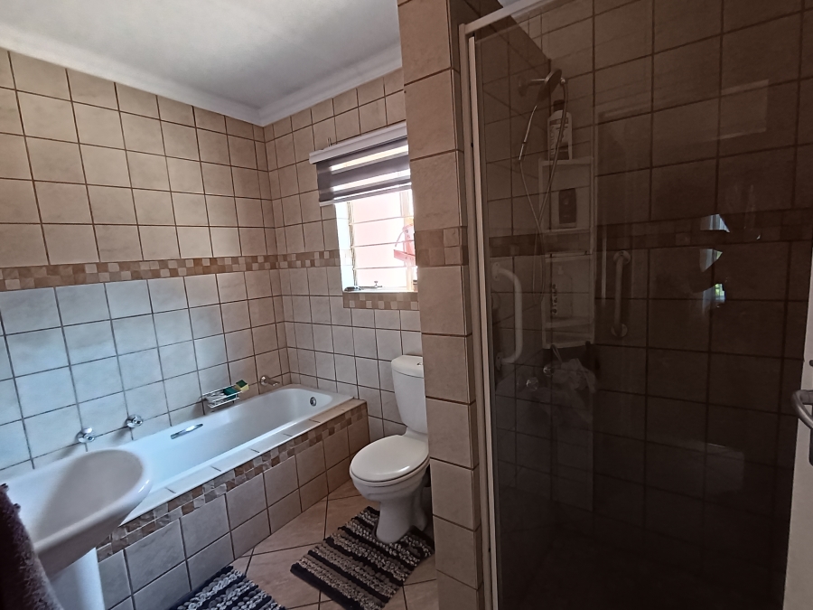 To Let 3 Bedroom Property for Rent in Doornpoort Gauteng