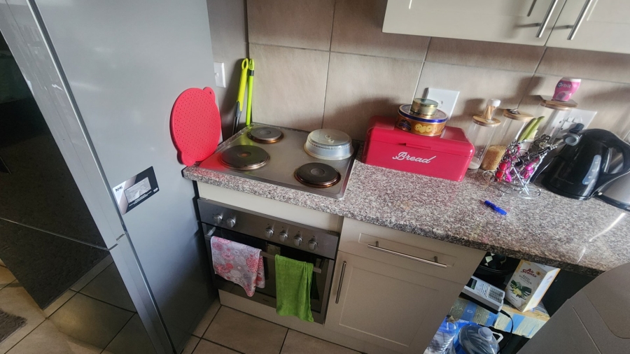 1 Bedroom Property for Sale in Annlin-wes Gauteng