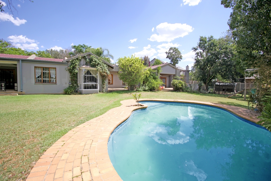 3 Bedroom Property for Sale in Gallo Manor Gauteng