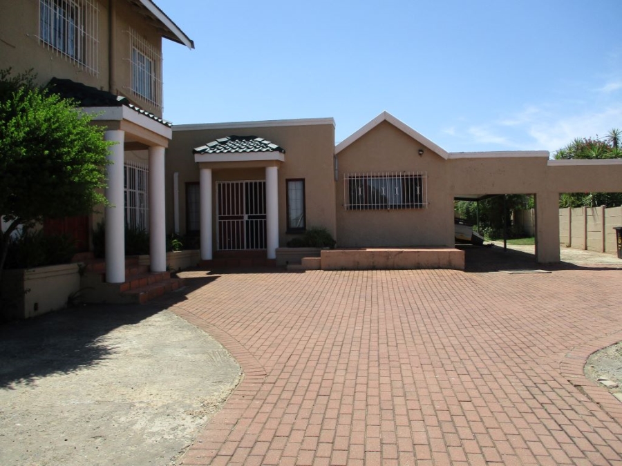 6 Bedroom Property for Sale in Horison Park Gauteng