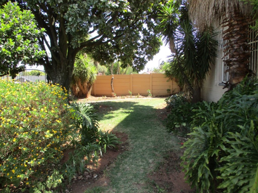 6 Bedroom Property for Sale in Horison Park Gauteng