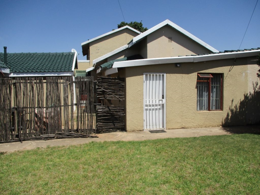 6 Bedroom Property for Sale in Horison Park Gauteng