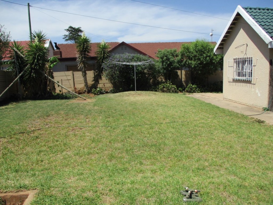 6 Bedroom Property for Sale in Horison Park Gauteng