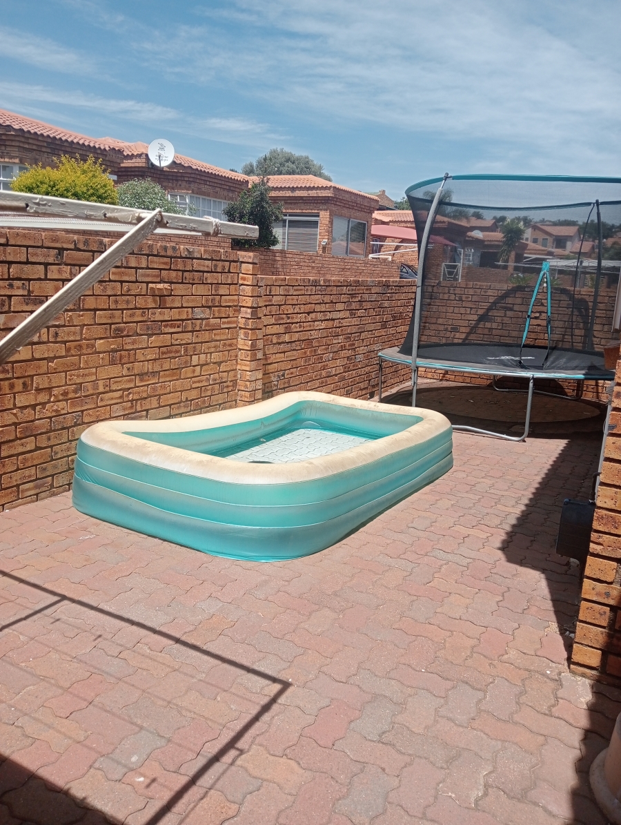 To Let 2 Bedroom Property for Rent in Chancliff Ridge Gauteng